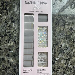 Dashing Diva Gloss Ultra Shine Gel Nail Strips - Gray